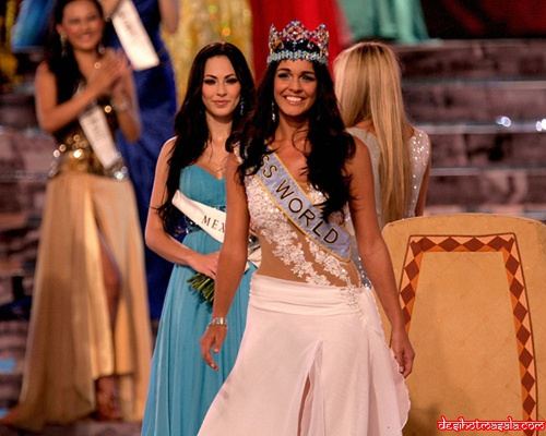 19-kaiane-aldorino-gibilterra-miss-mondo-2009