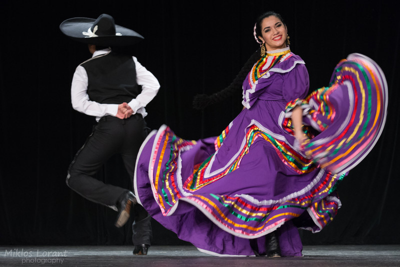 Hagyományos öltözék és tánc Mexikóból