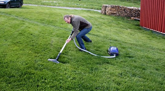 funny-mowing-lawn-vacuum-cleaner