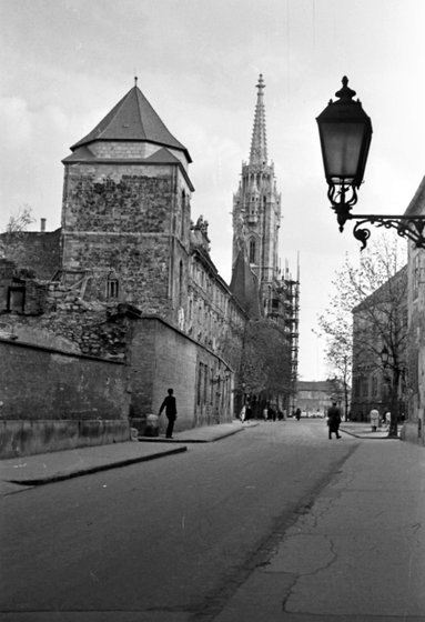 fovarosi.blog.hu: Hilton-BudaiVar-1950esEvek-fortepan.hu-24264 - indafoto.hu