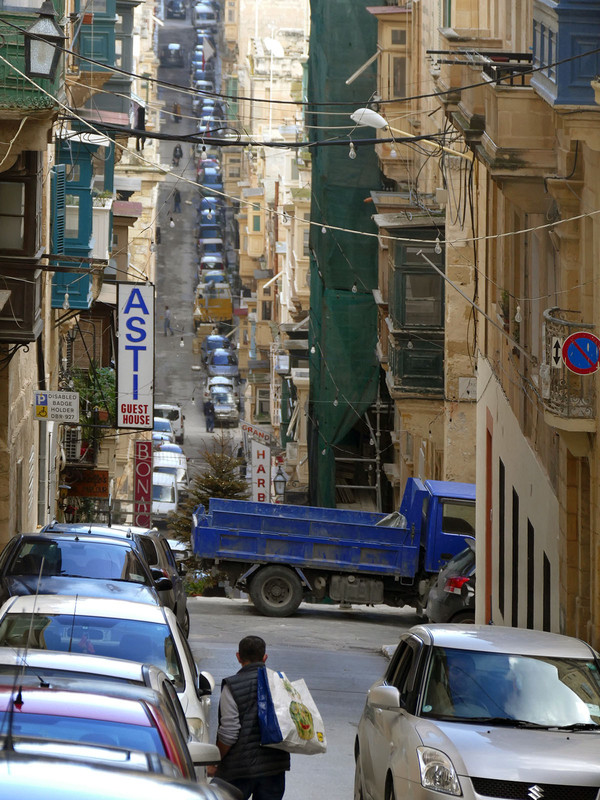 Costa - Valletta - II-Belt Vallettában a Triq Sant Orsla utca
