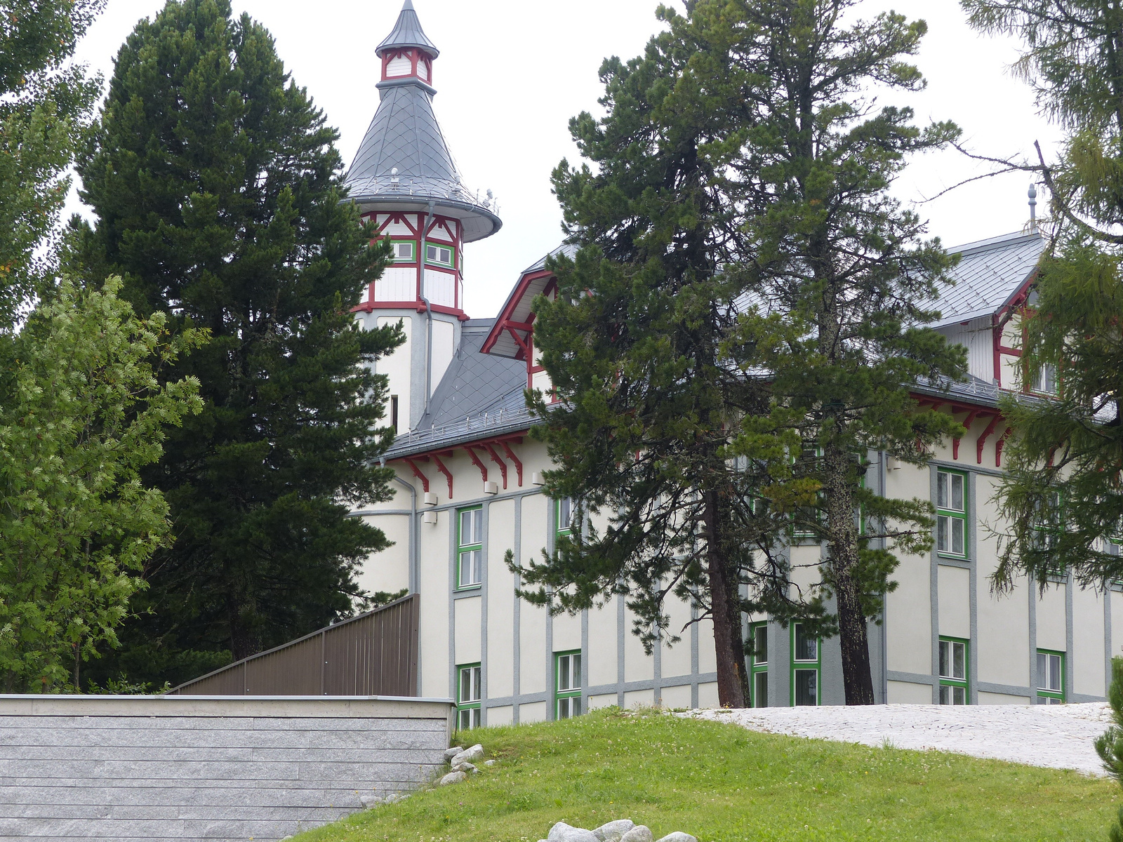 Csorbató (Štrbské Pleso), Grand Hotel Kempinski High Tatras, Sz