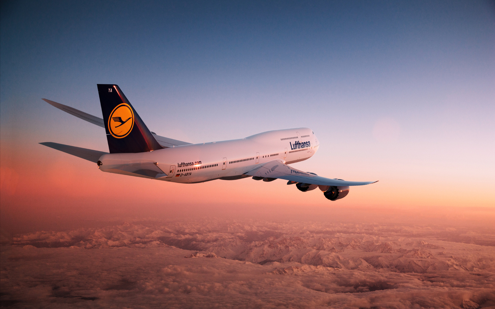 lufthansa-boing-747-airliner