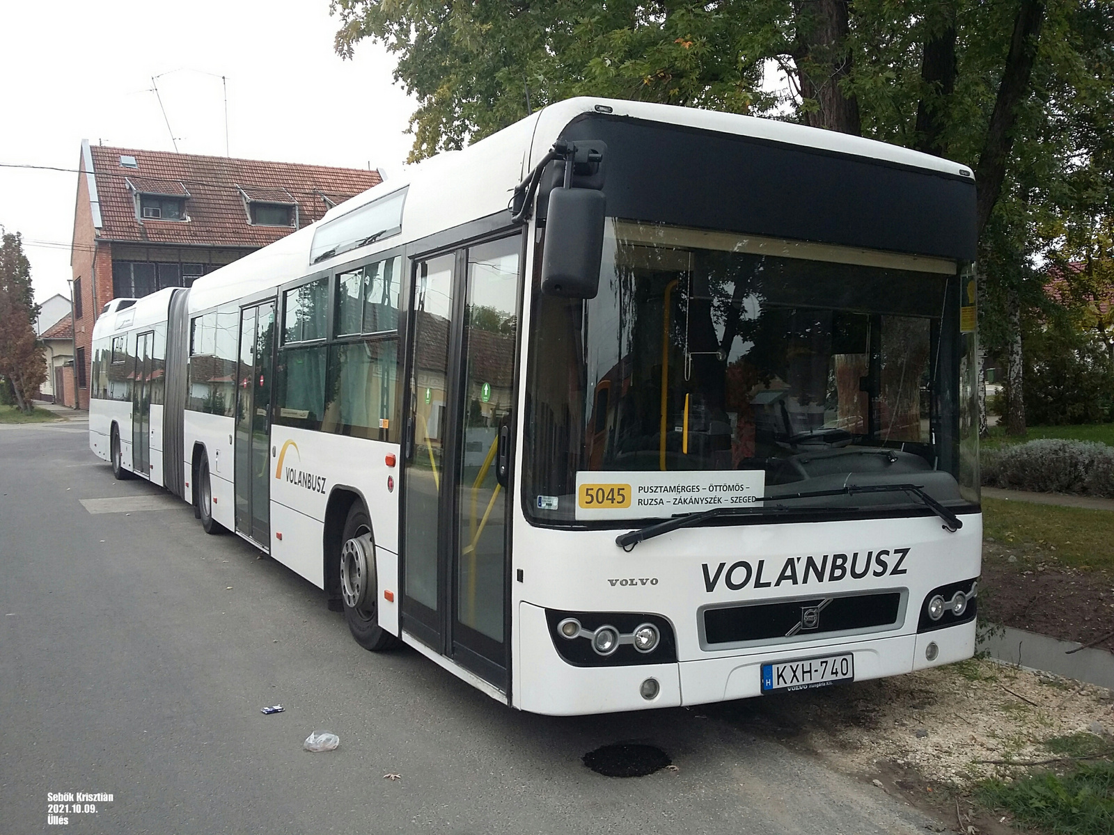 Volvo 7700A KXH-740 2021.10.09. Üllés Szabadsàg tér.