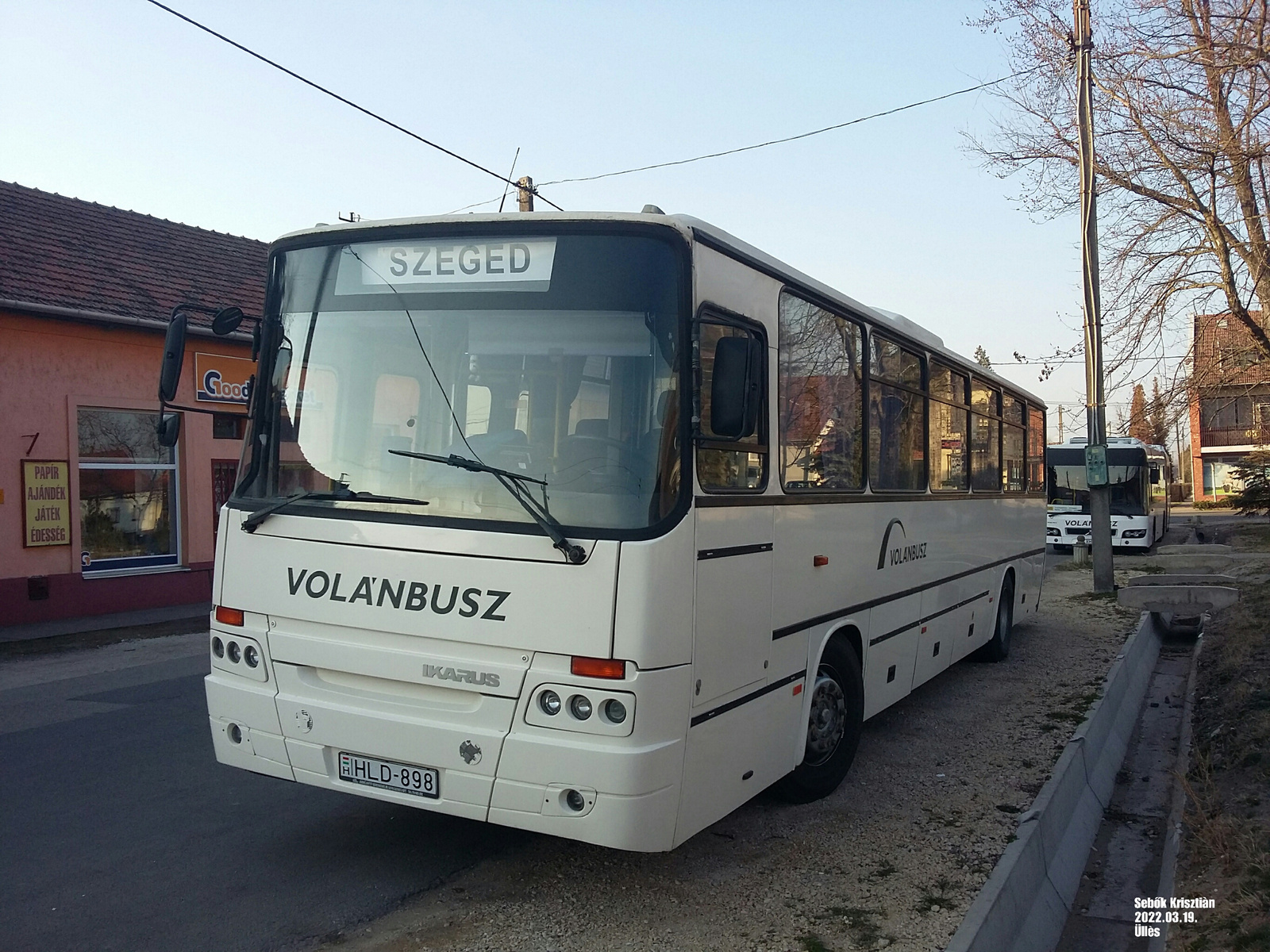 Ikarus C56 HLD-898 2022.03.19. Üllés, Szabadsàg tér (ablakos old