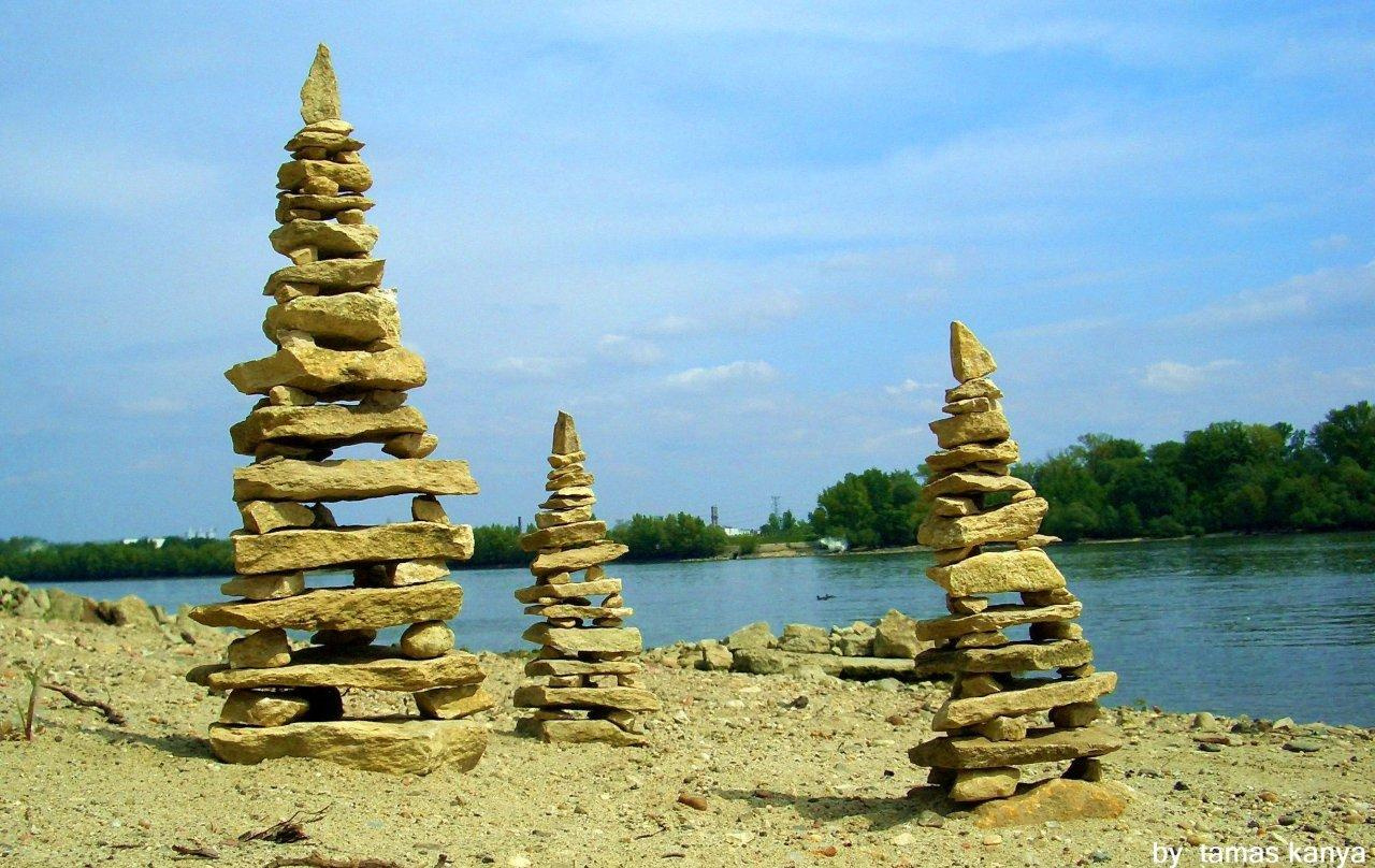 stone balance-pagoda by tamas kanya