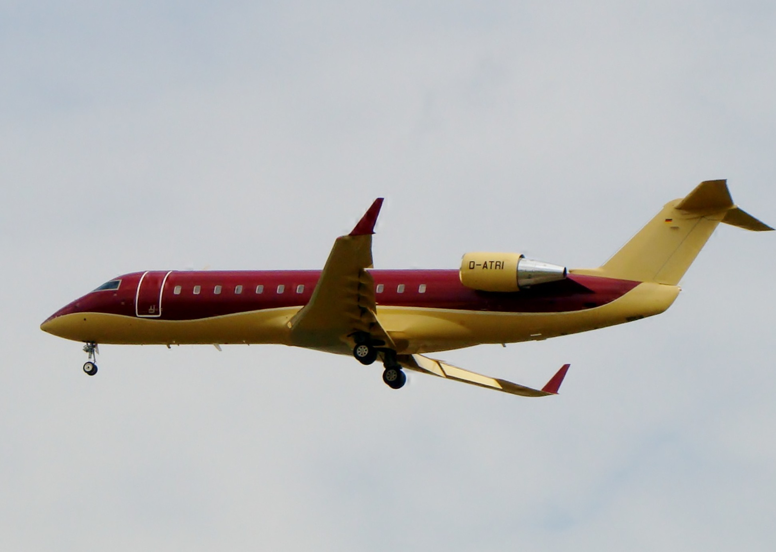 Bombardier CL600-2B19 Challenger 850