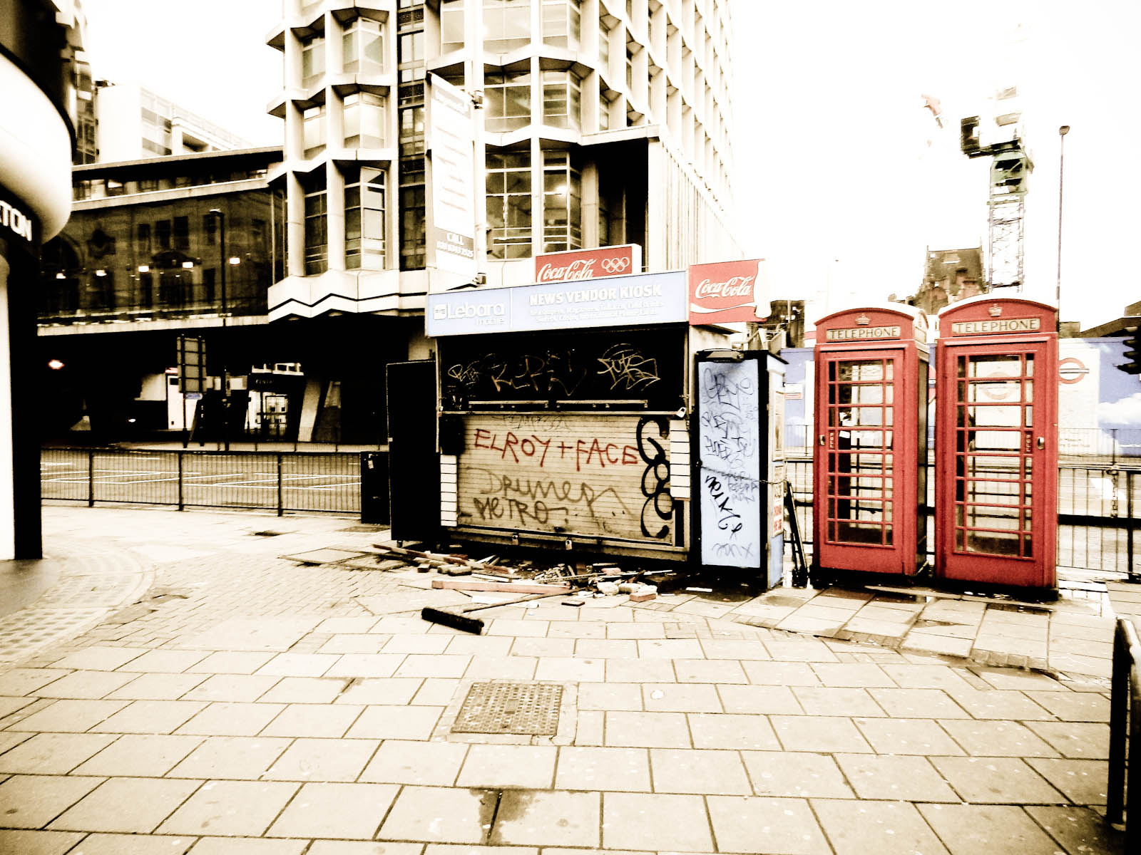 London - világvége: Tottenham Court road nincs túlélő