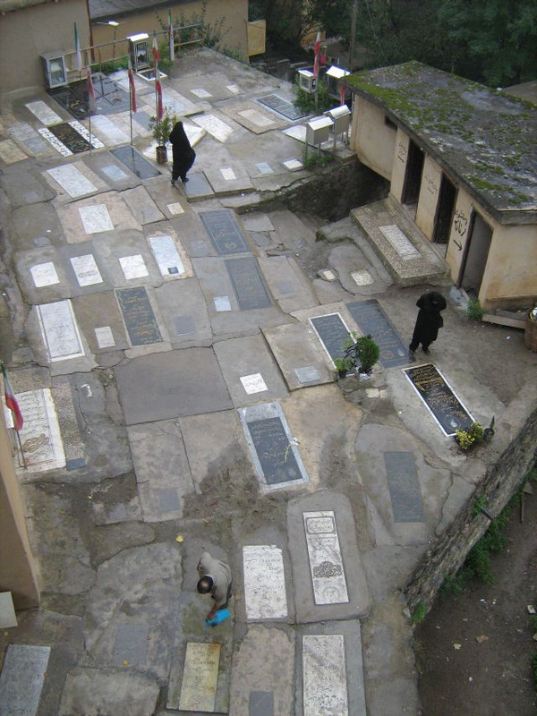 Masouleh - Az imamzadeh udvara temetkezési hely
