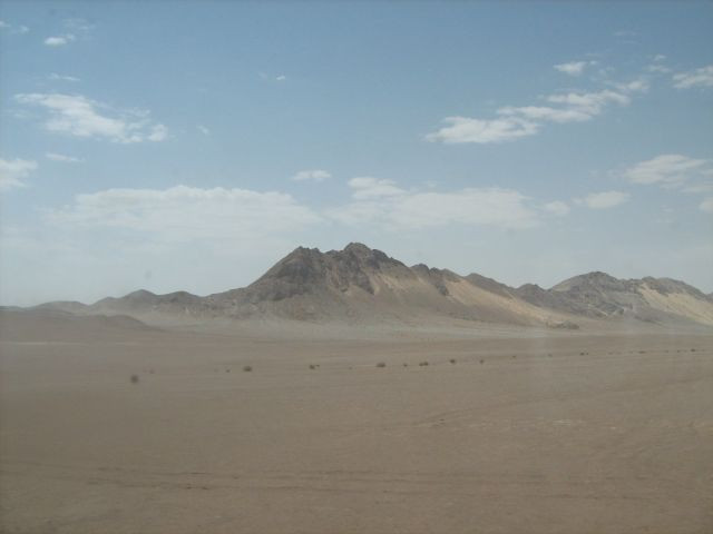 Sivatagi táj Mashhad és Yazd között a vonatból