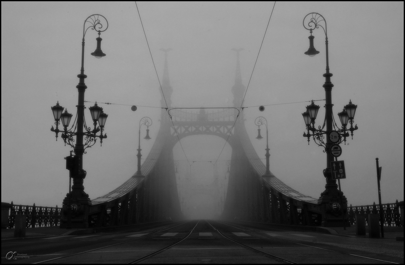 Szabadság híd reggeli ködben