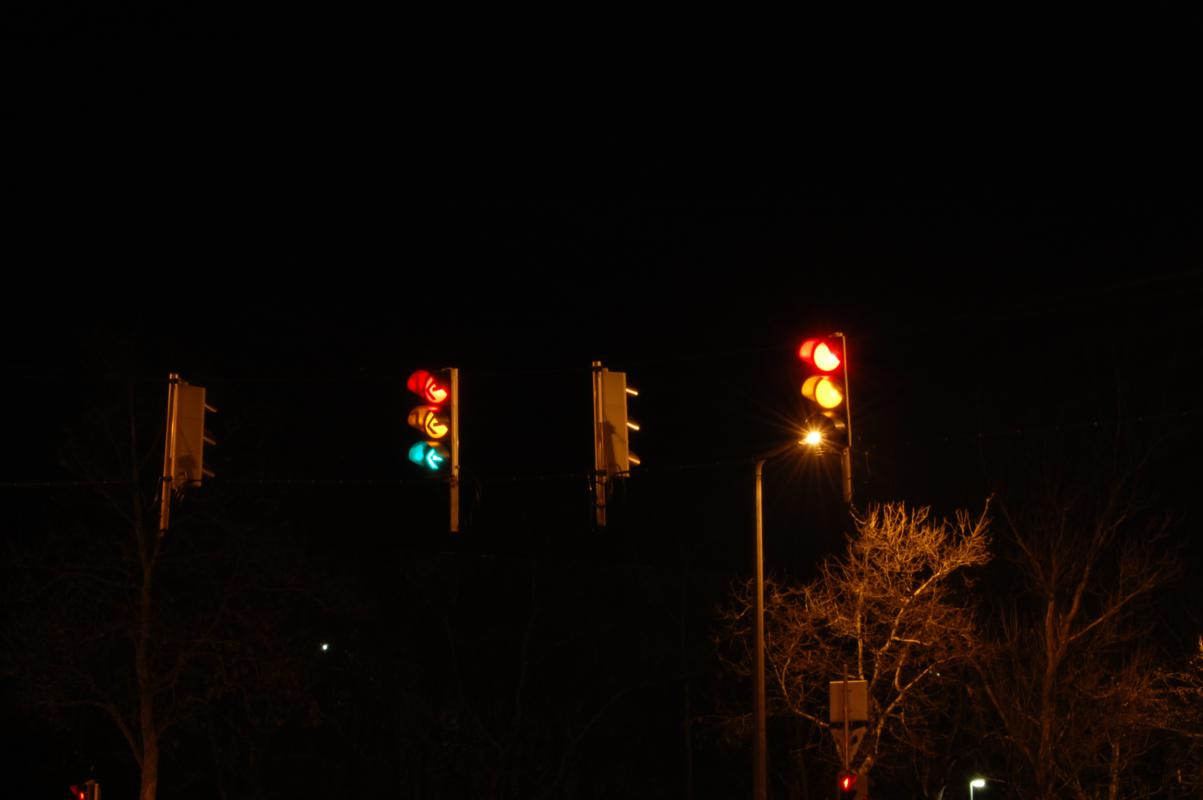 Pirossárgazöld közlekedési lámpa