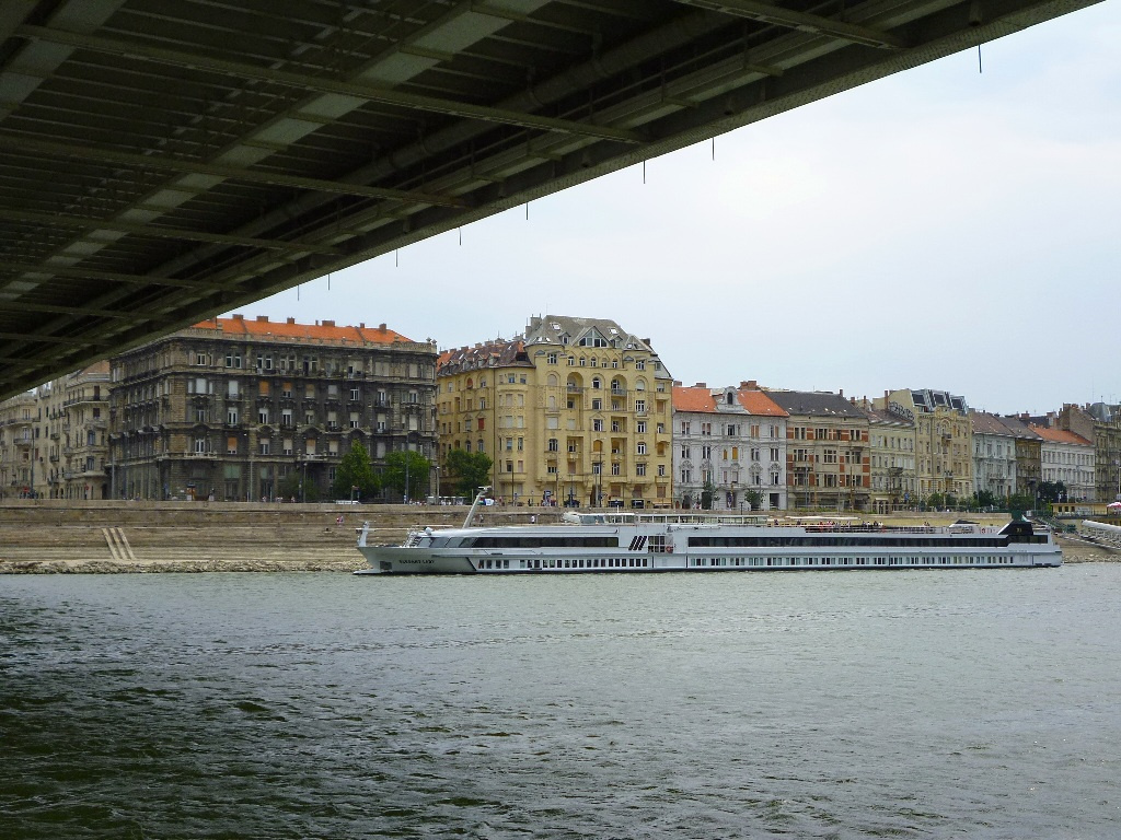 Erzsébet-híd alól