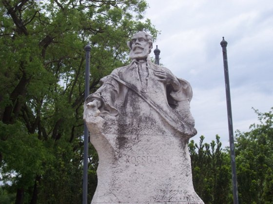 Rákospalota, Kossuth-szobor