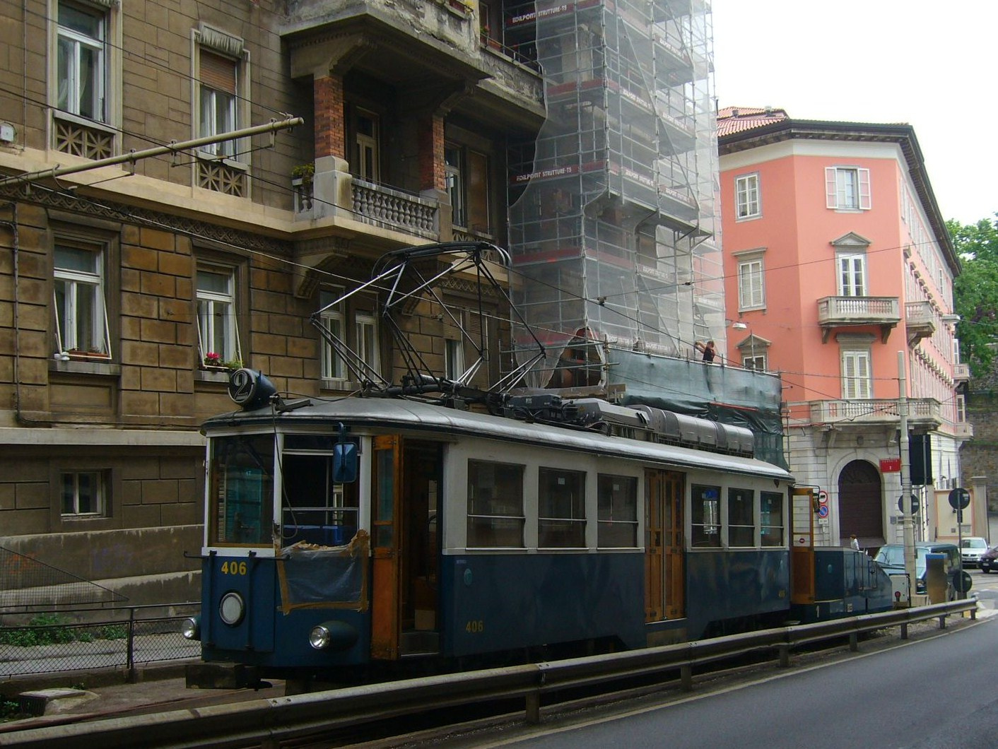 Trieszt / Trieste, Piazza Scorcola - villamos