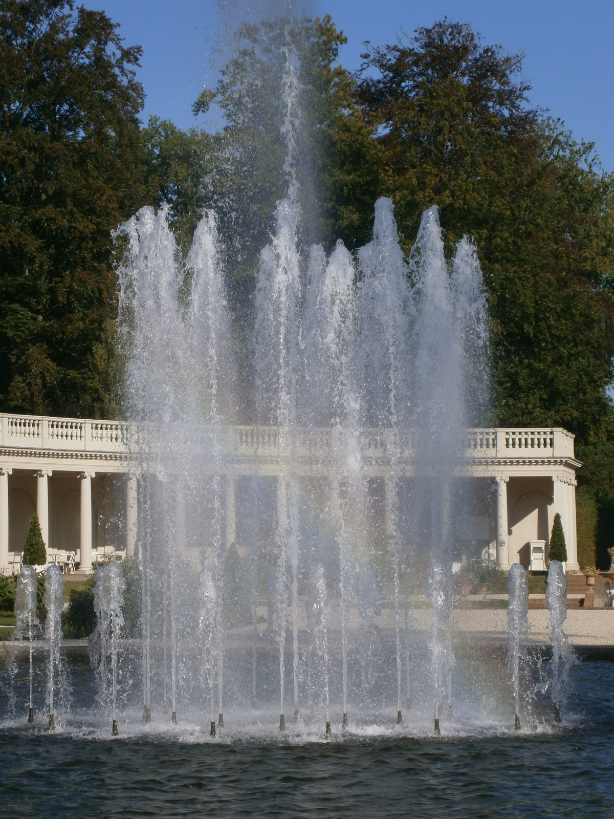 108 Day 7 Het Loo, fountain with rainbow