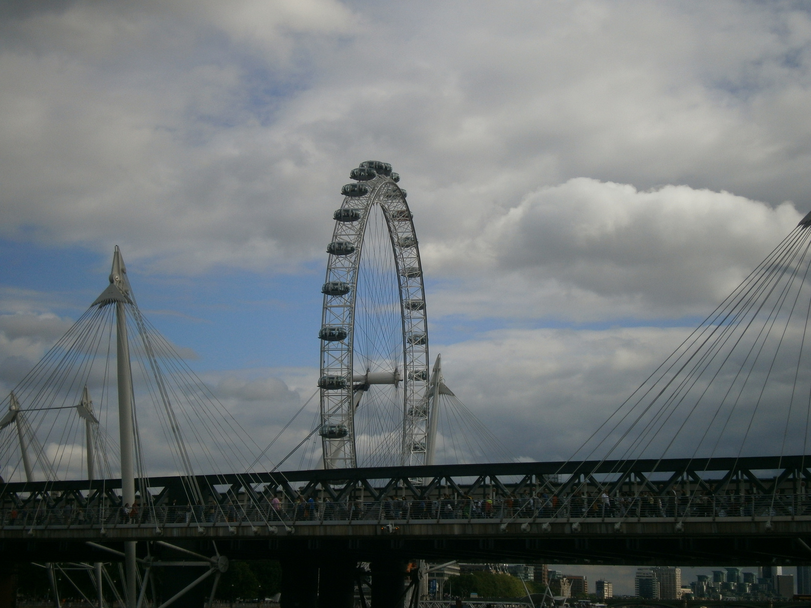 D4 the London Eye from the Thames