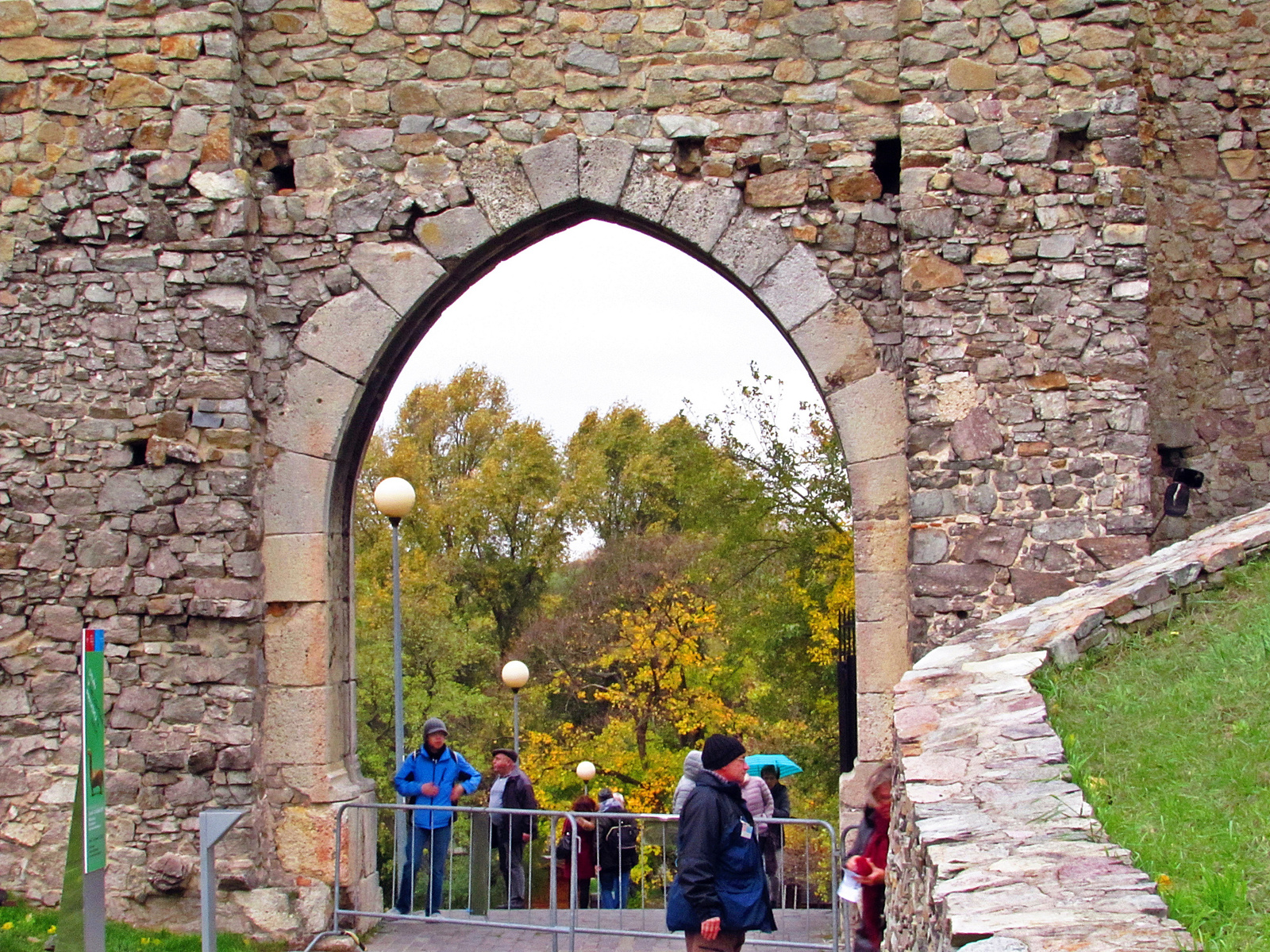 bejárat a várhoz
