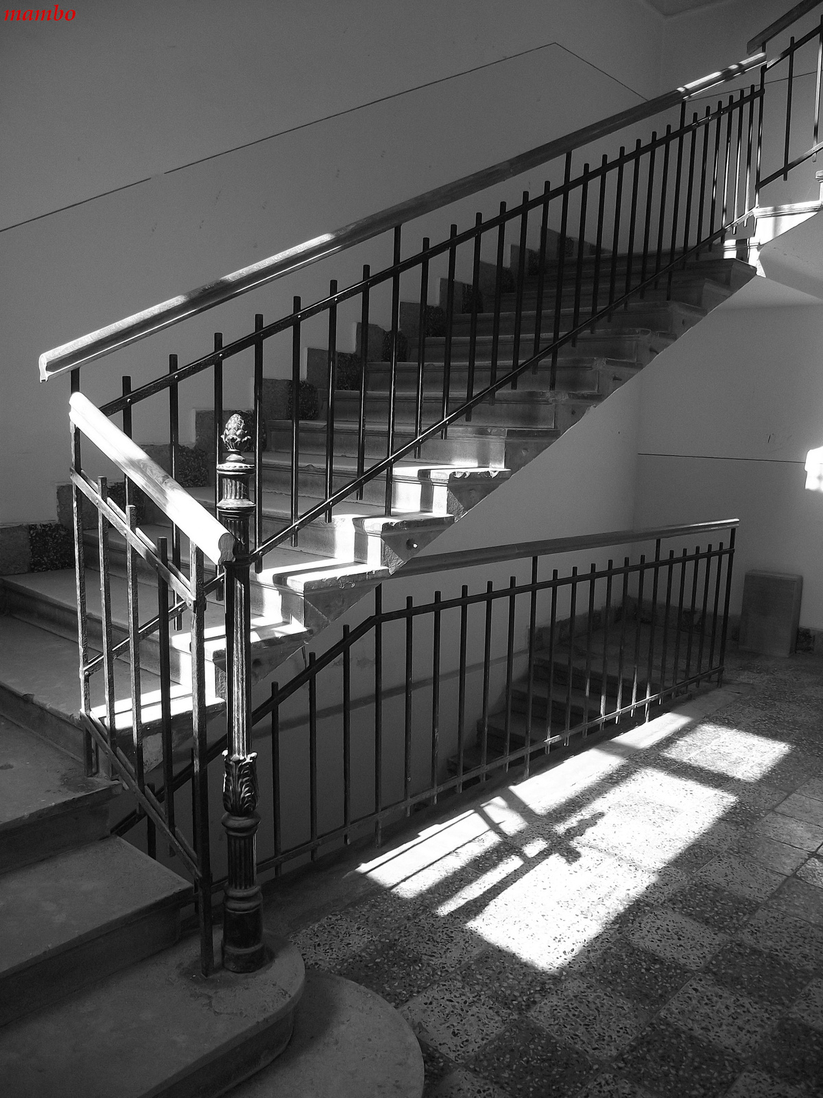 Fényvonások, lépcsőház.Várkerület