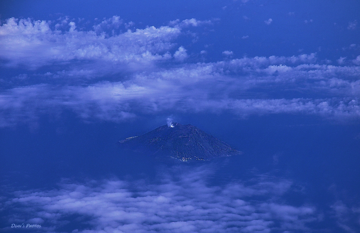 A Stromboli vulkán a Földközi-tengerben