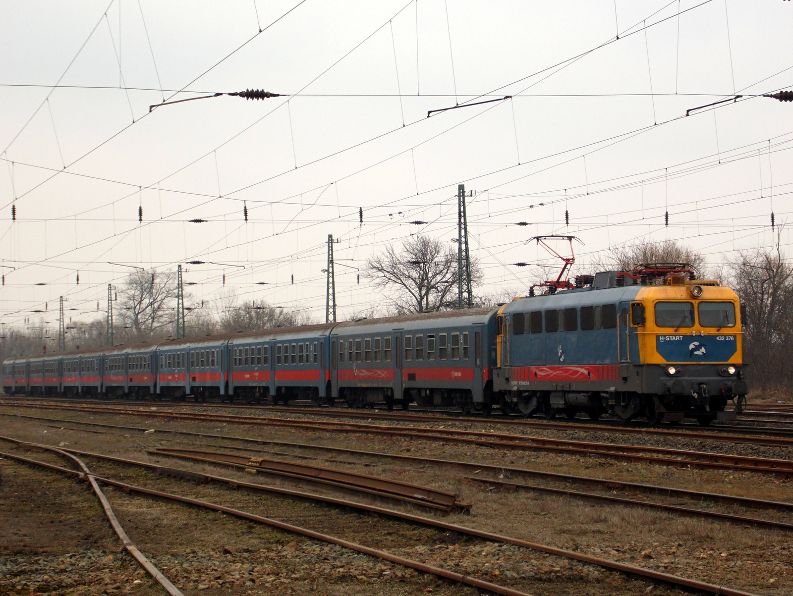 432 376 (Fecske szili)