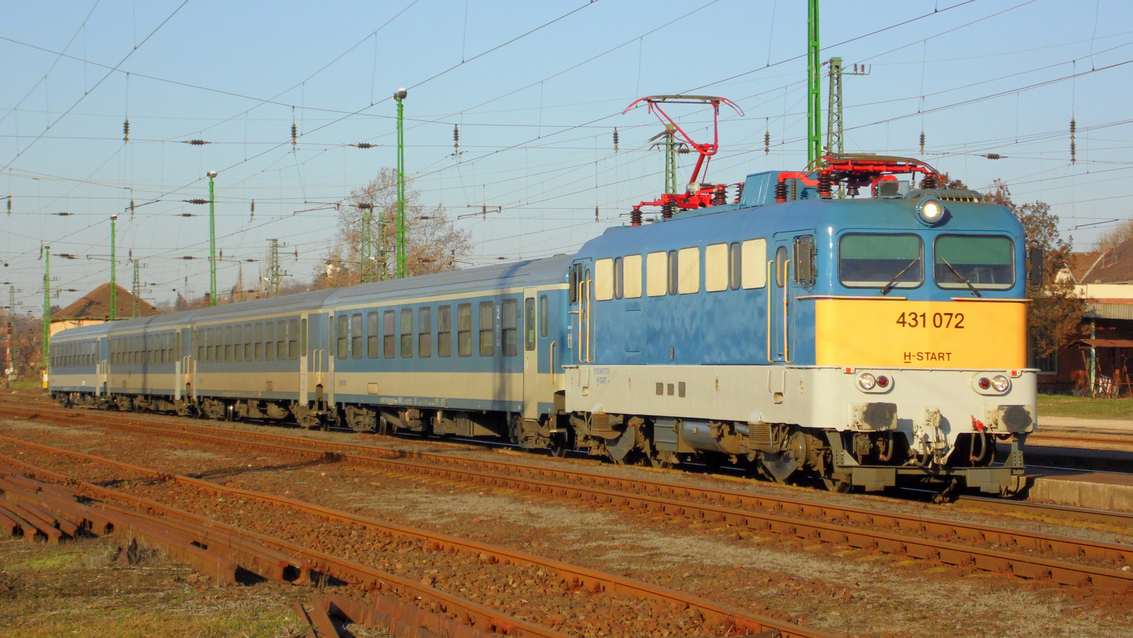 431 072 (Szili)+Máv Schlierenek kocsik