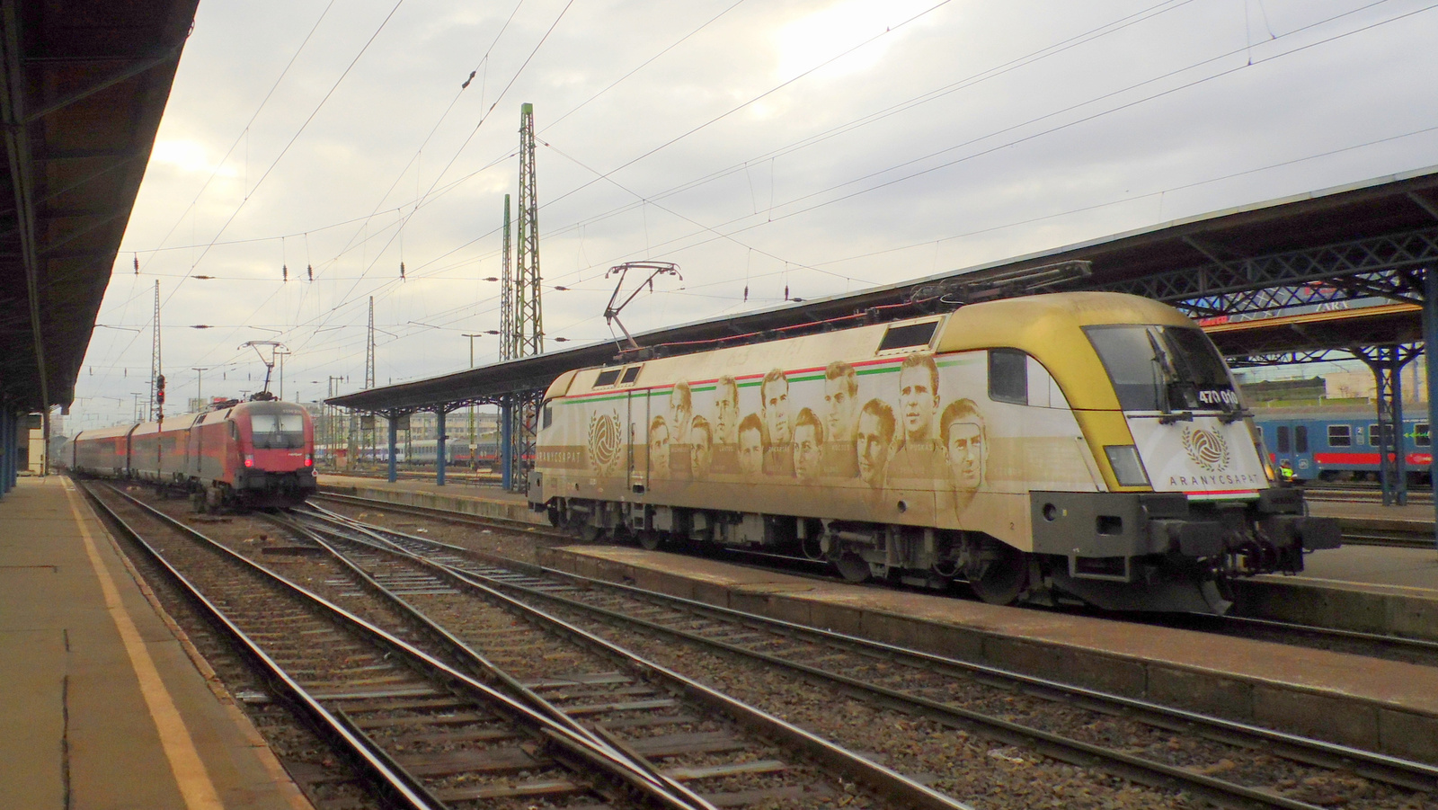 470 010 (Aranycsapat) Taurus+Railjet