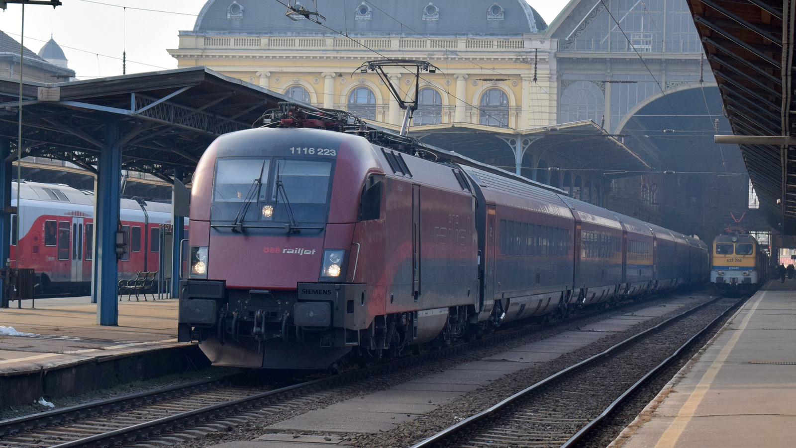 1116 223 (Railjet) Taurus+80-90.723 (Railjet) vezérlőkocsi