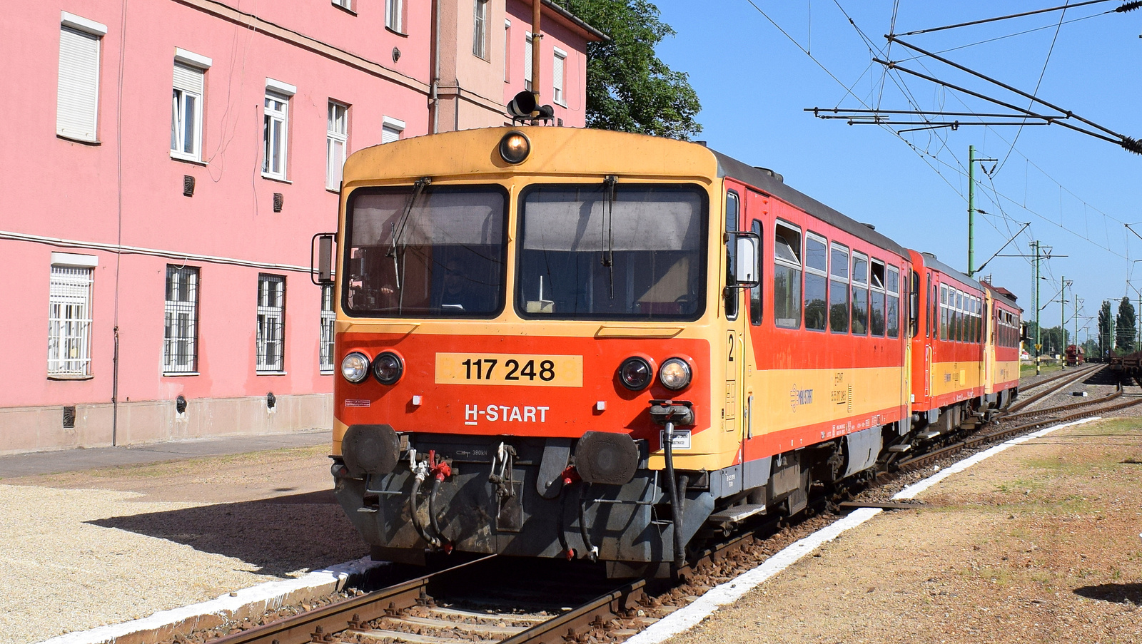 117 248+mellék kocsi+117 250 (Bzmot)