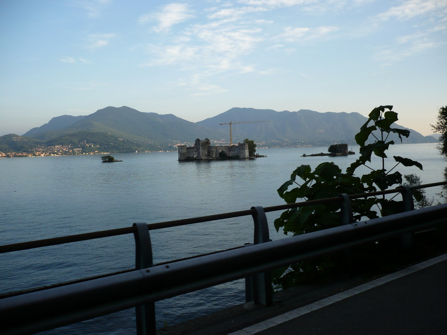 Erőd-szigetek a Maggiore tóban