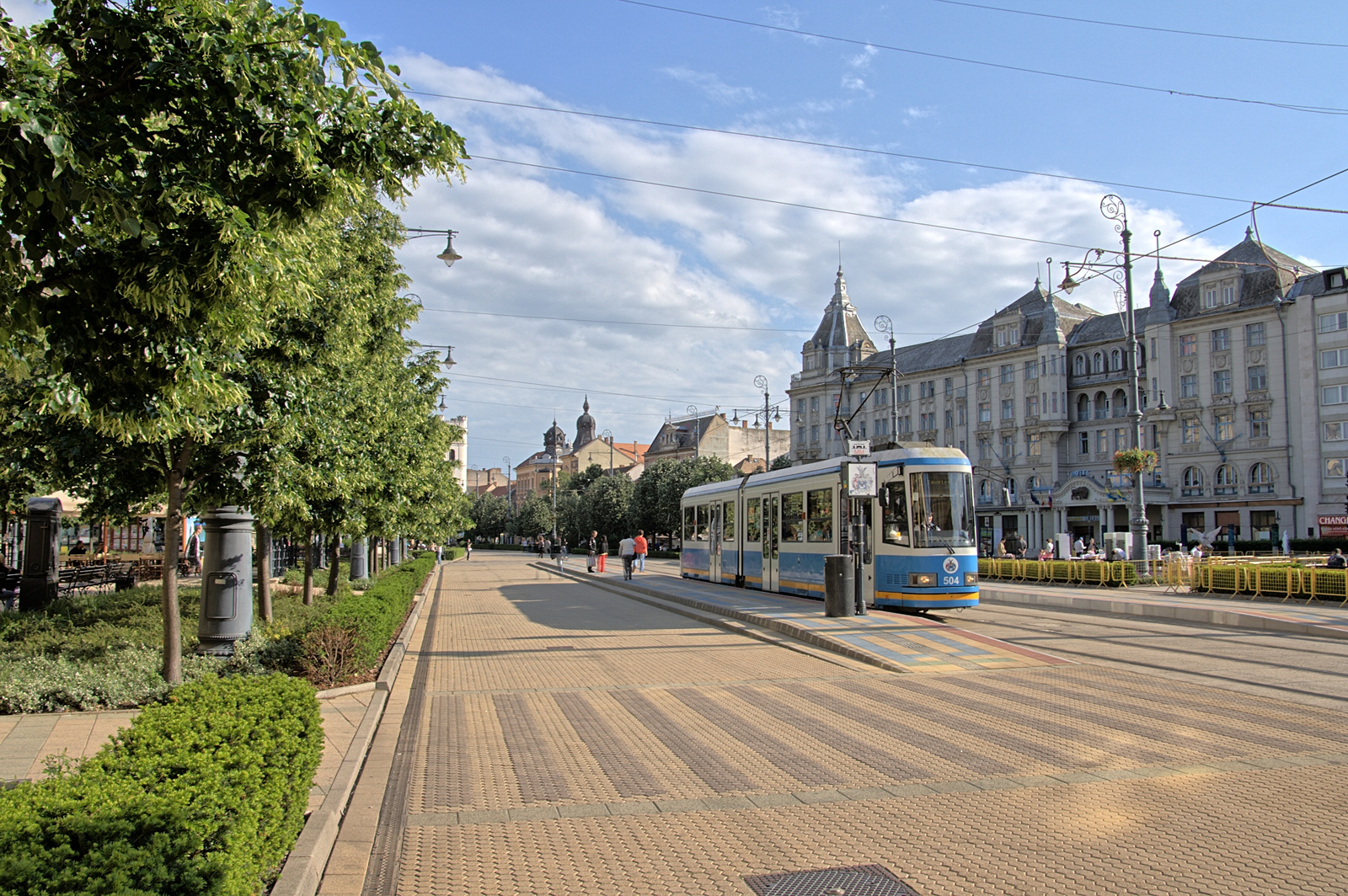Debrecen főutcája és az Aranybika szálló