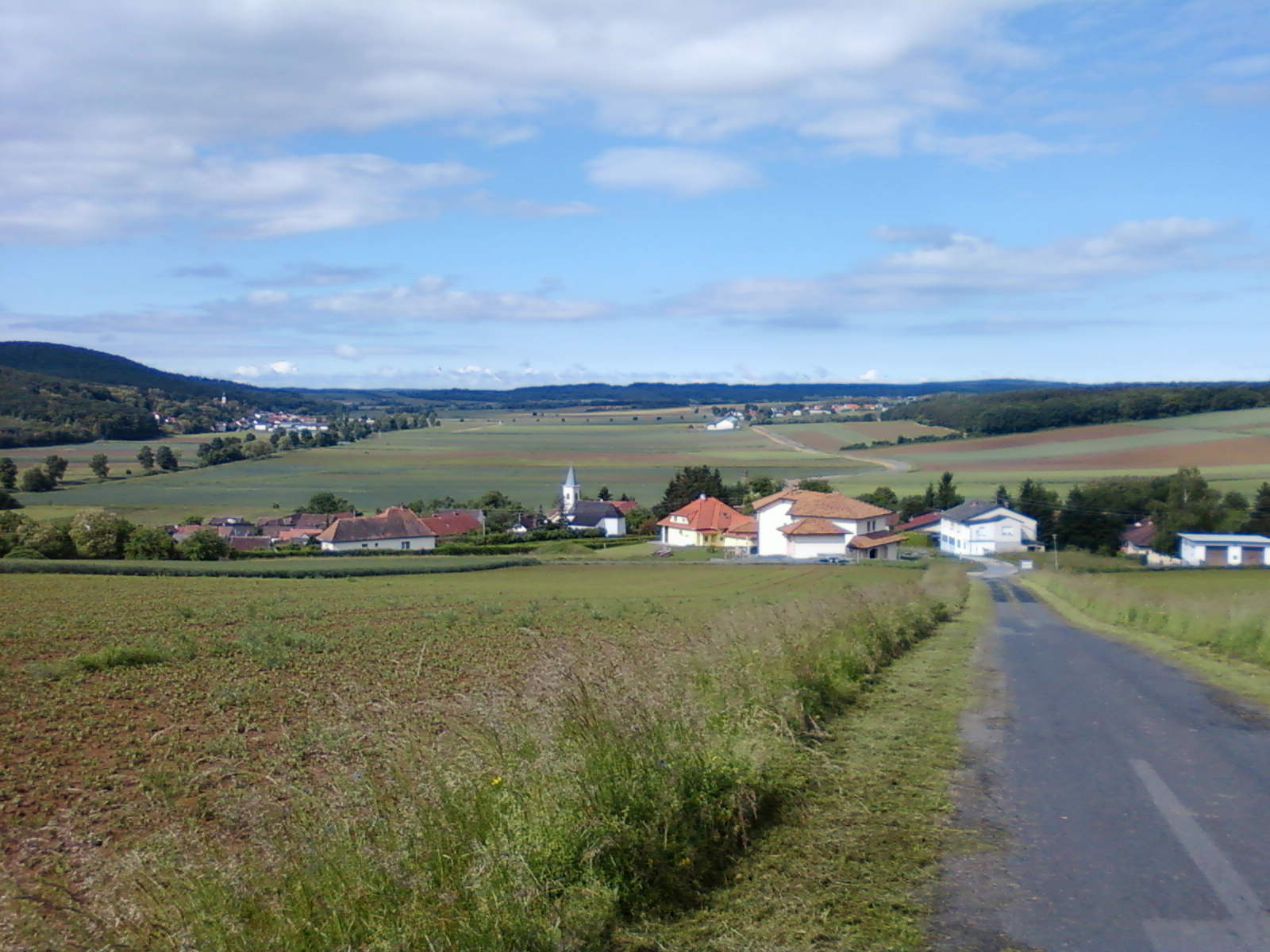 Fotó1041 Kellemes Burgenlandi táj, előtérben Woppendorf falucska