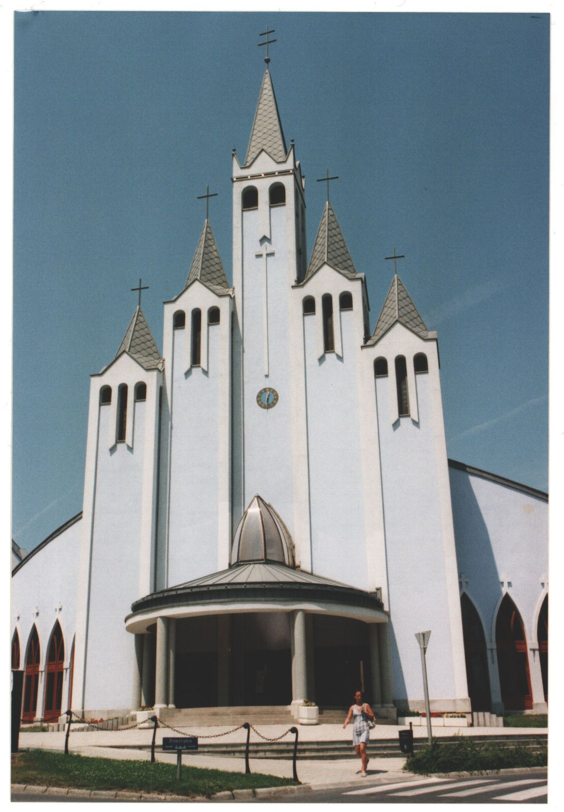151 Hévíz új templomát 1999. szeptember 9-én szentelték fel 2003
