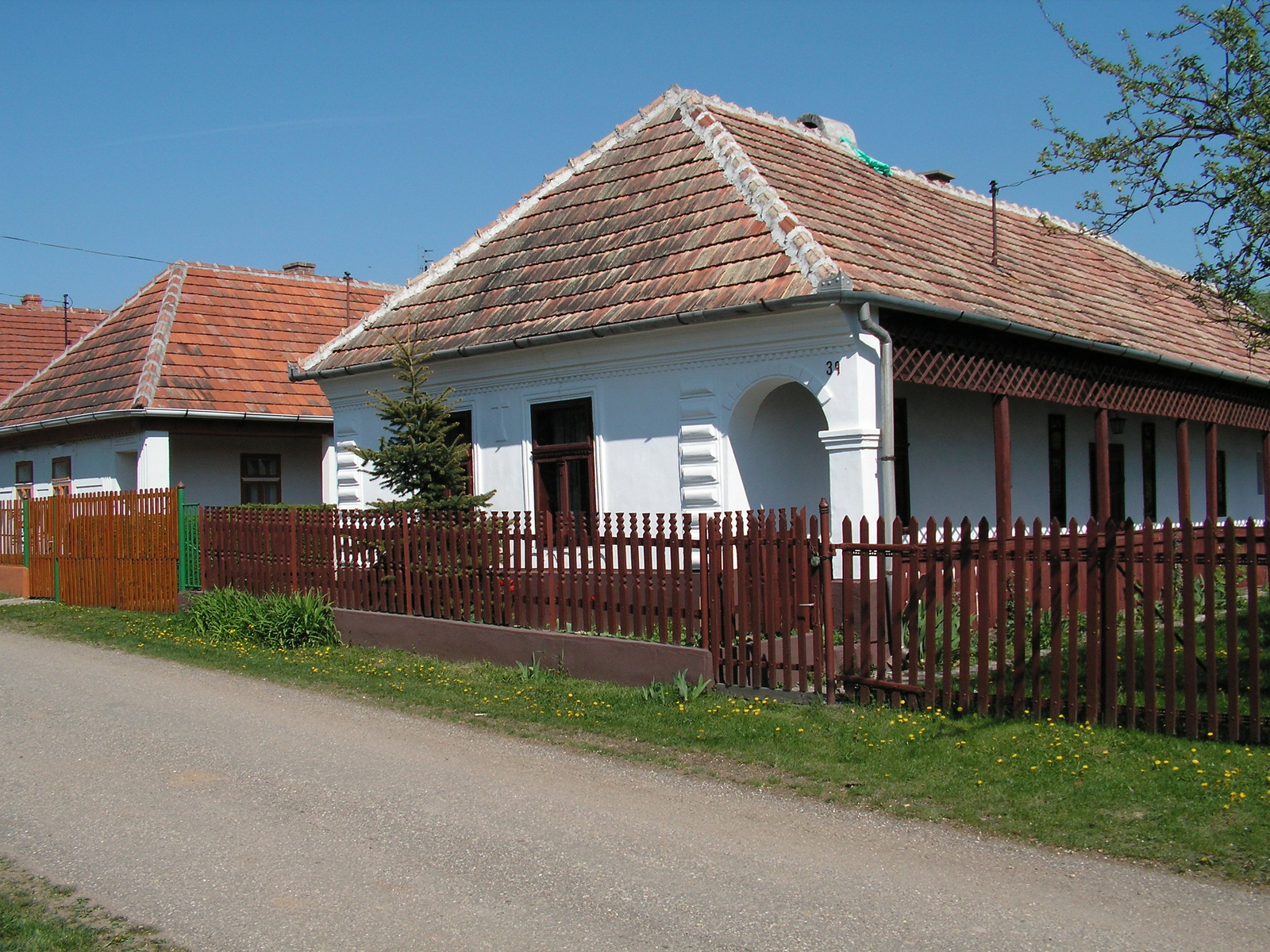 159 Házak Mogyoróskán