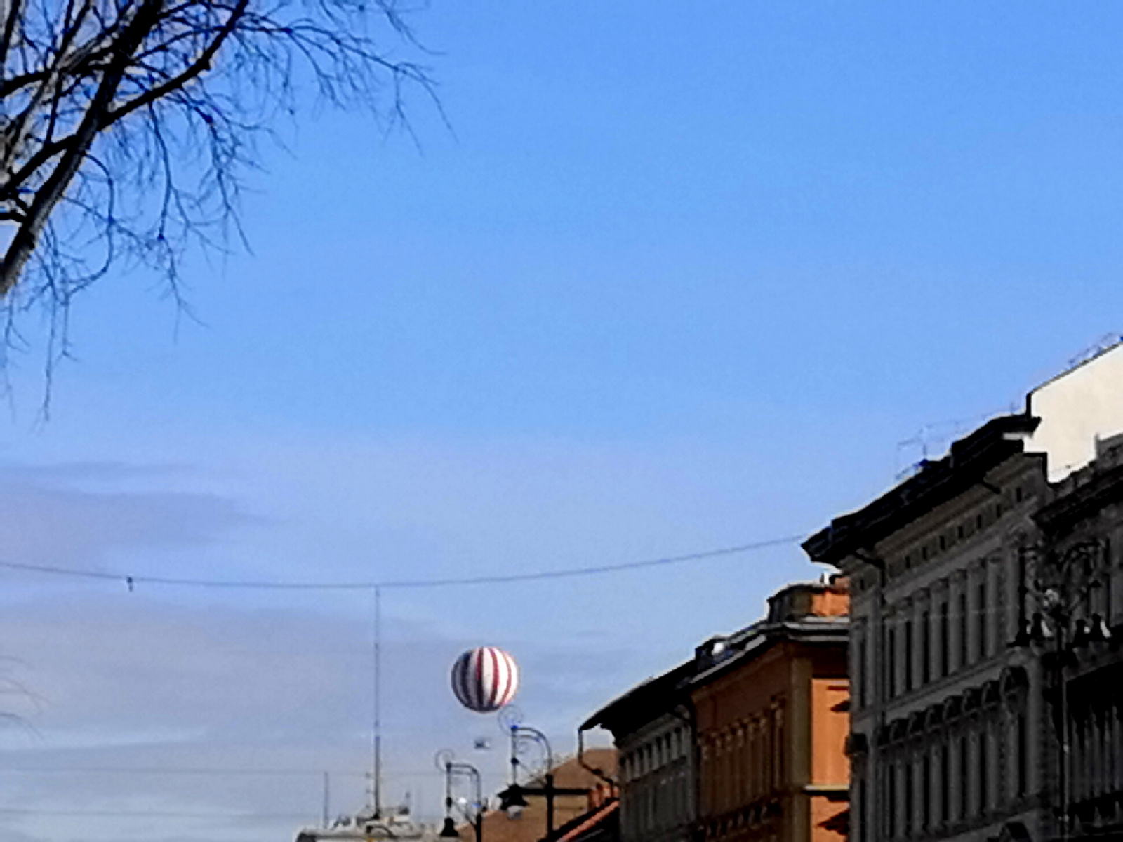 léghajó a Jókai térről