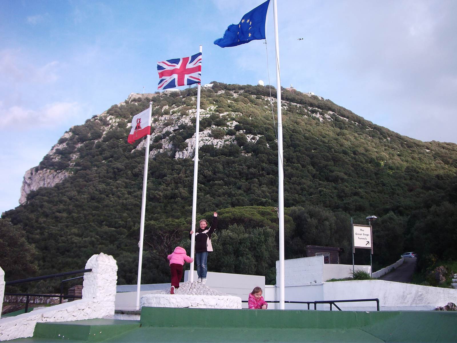 zászlók a gibraltári sziklan