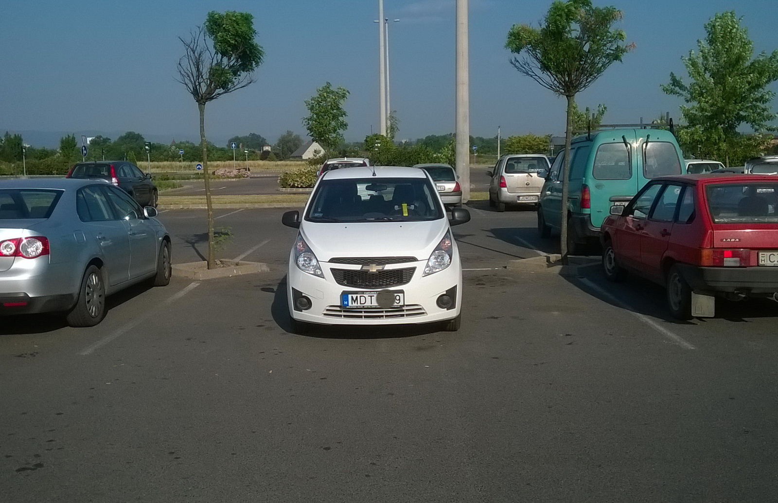 Miskolc AUCHAN parkoló2 2015.06.13 7 óra