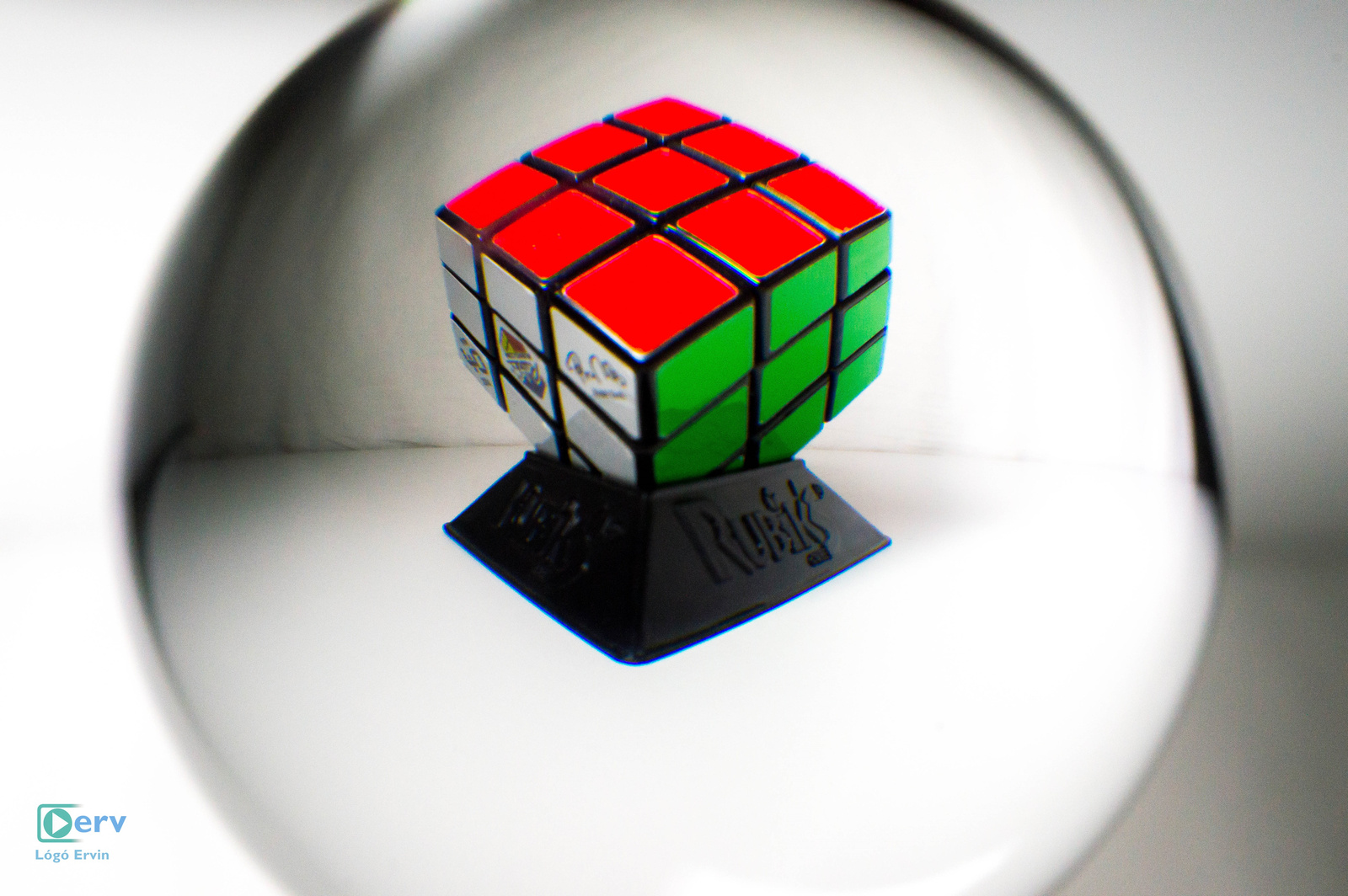 Gömbbe zárt Rubik