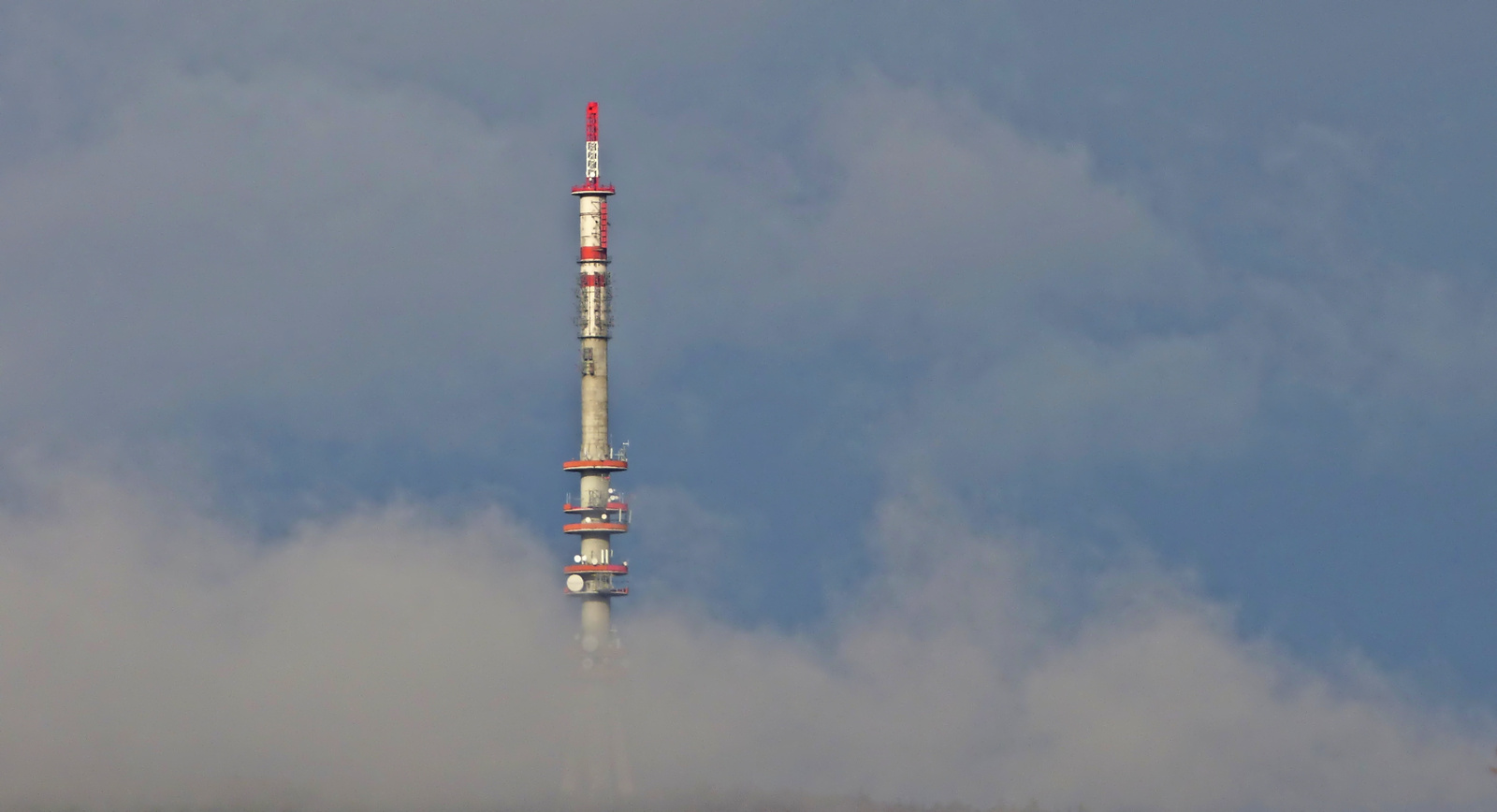 Soproni TV torony ködben