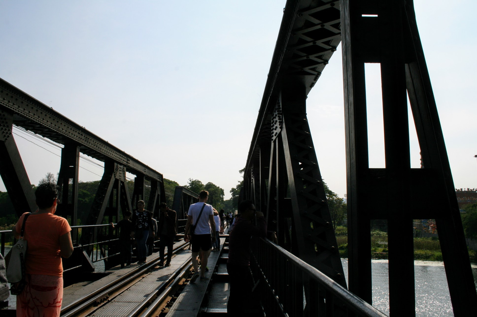 Séta a Kwai folyó hídján