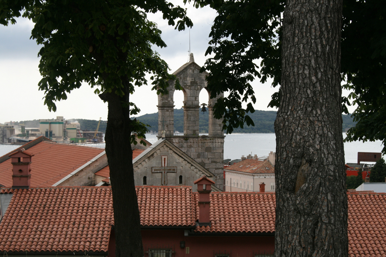Mediterrán tetők (Pula, Szent Ferenc kolostor)