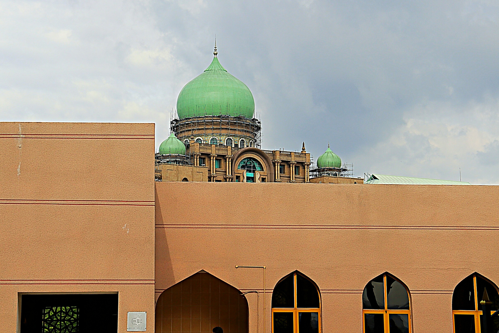 Kilátás a Putra mecsetből a Miniszterelnöki Hivatalra