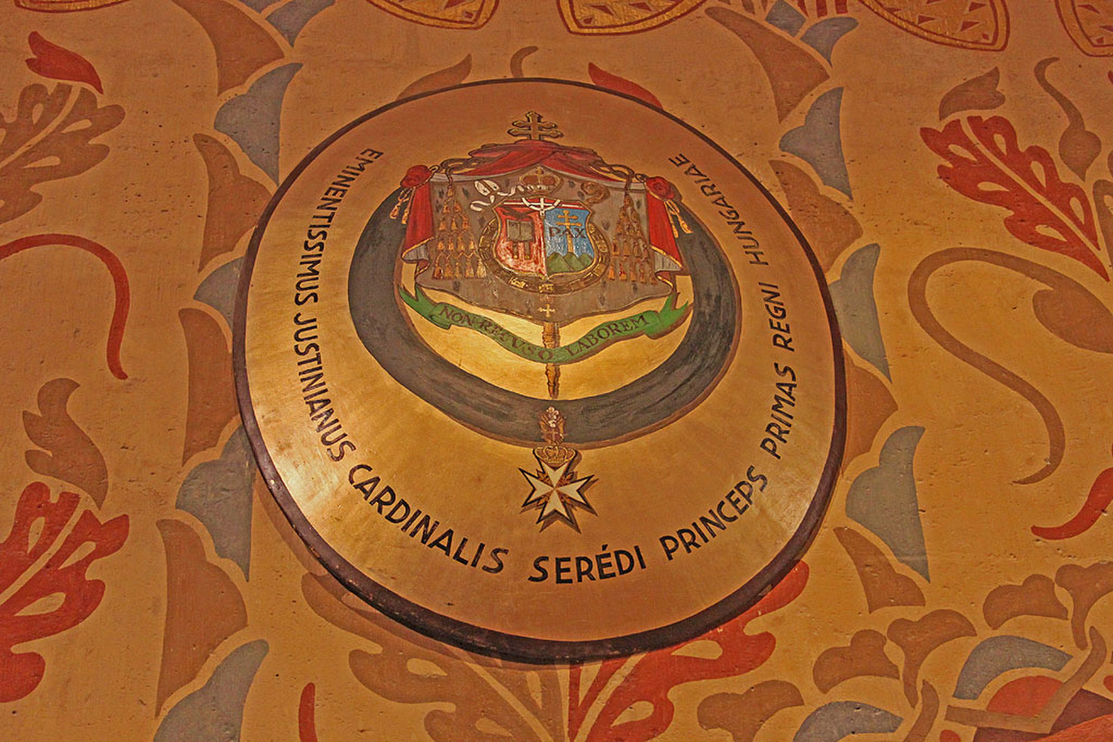 Serédi Jusztinián érsek, bíboros, hercegprímás címere