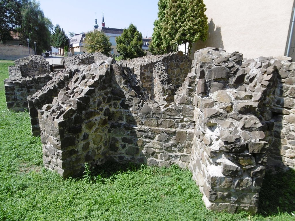 114 Szécsény, középkori templomromok