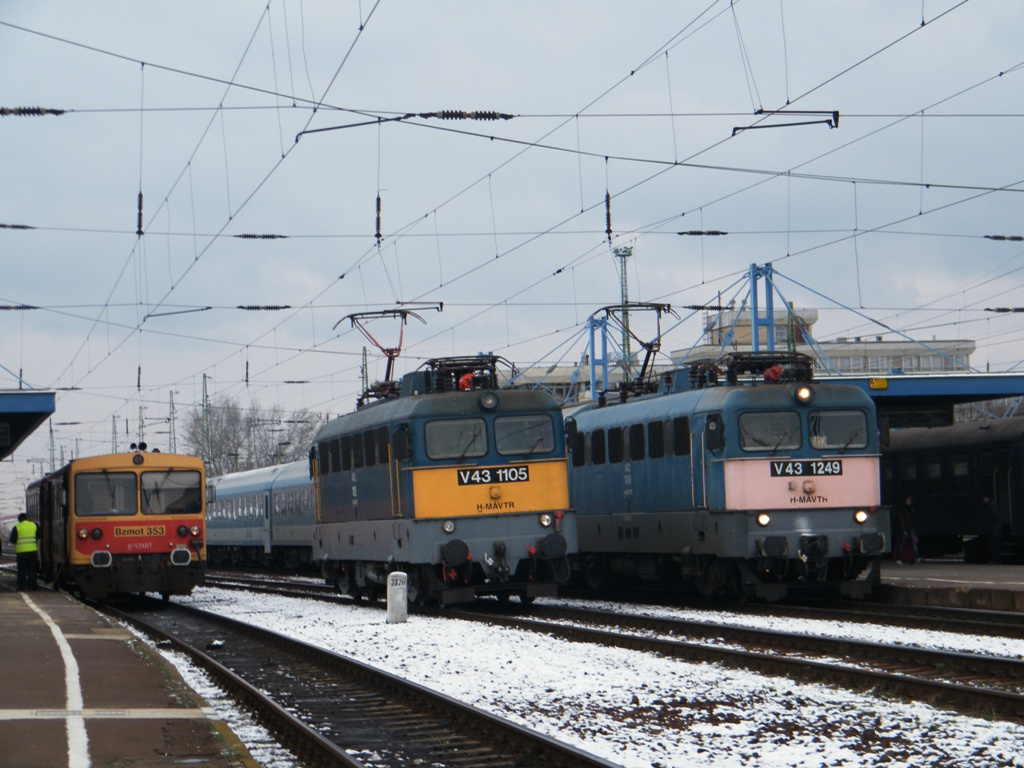 Bzmot 353, V43 1105, V43 1249 Debrecen