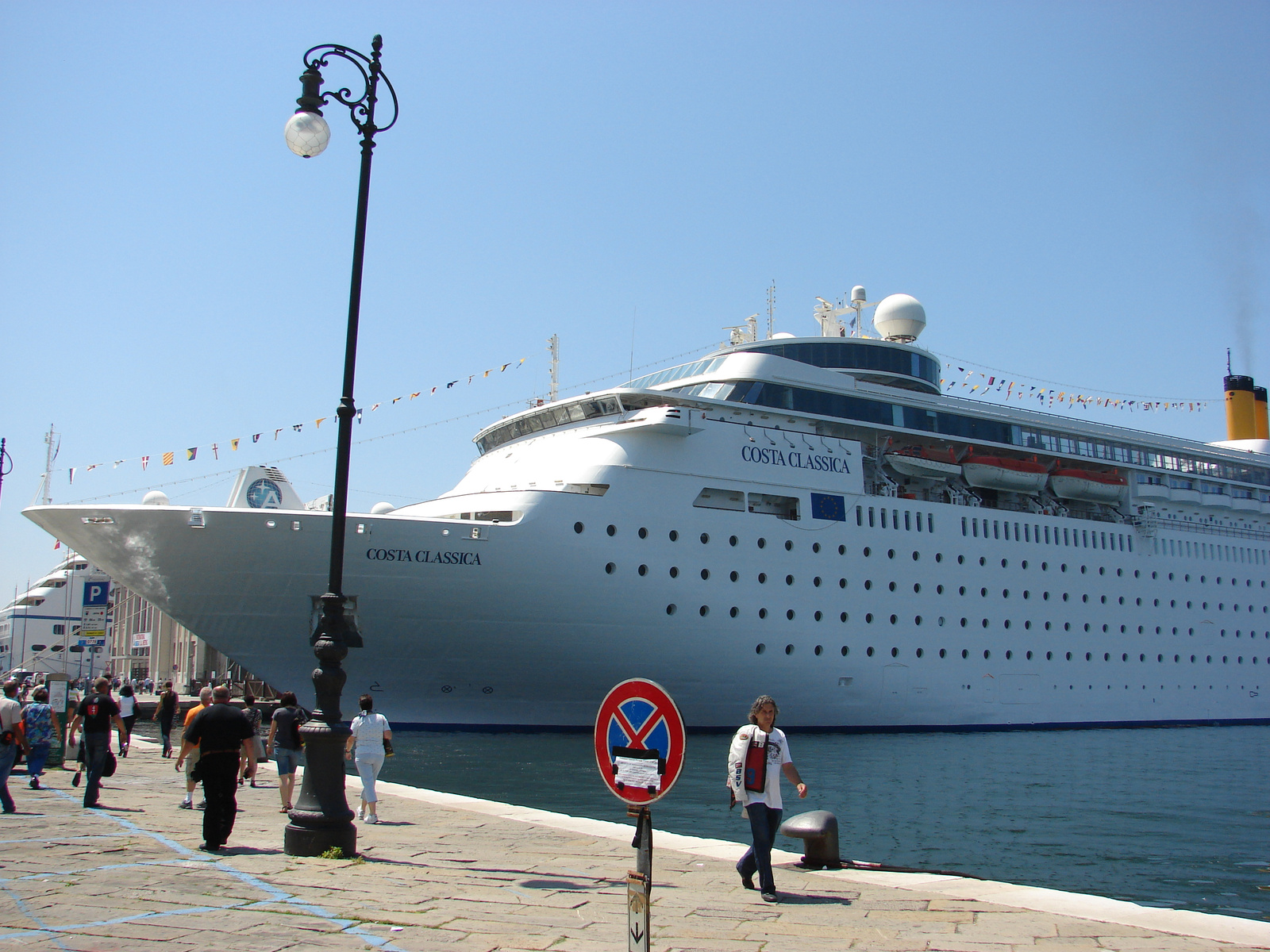 A Costa Concordia testvére.