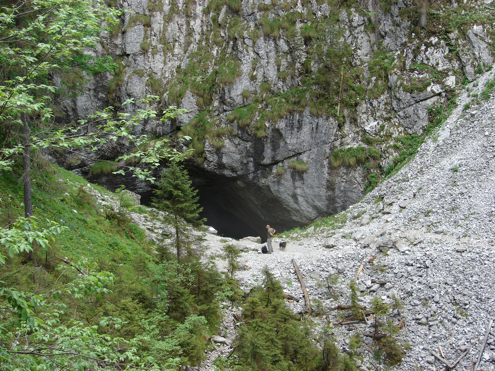 Barlang a szurdokban