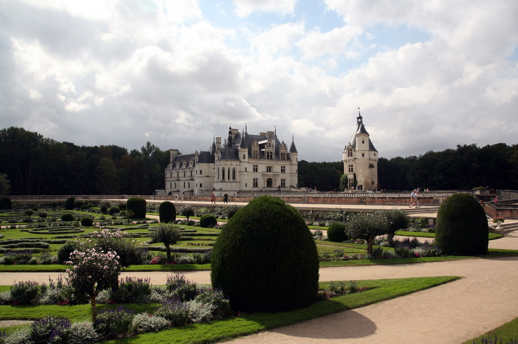 chenonceau balls and towers