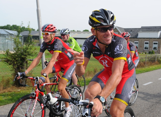 lance-armstrong-a-l-entrainement-avant-le-depart-du-tour