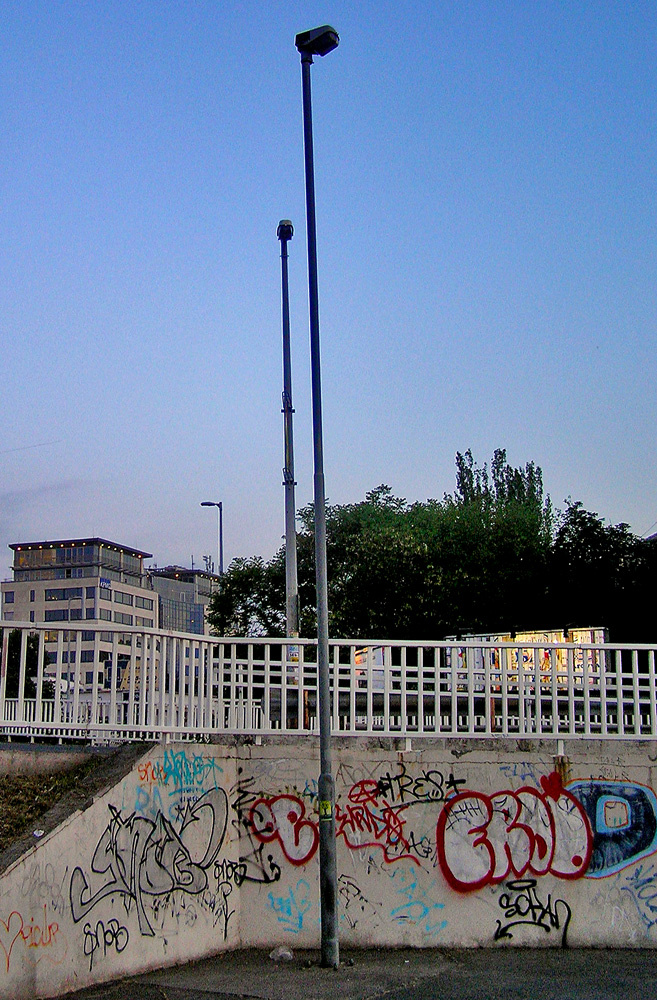 kékórás graffiti